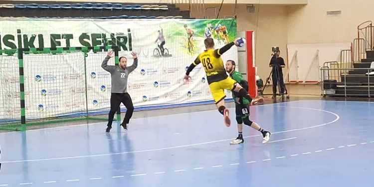Büyükşehir Hentbol 34-37 skorla evinde kaybetti