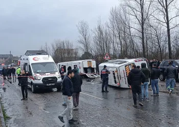 Bartın’da işçi servisleri kaza yaptı