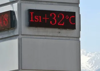 Antalya’da kar manzaralı 32 derece