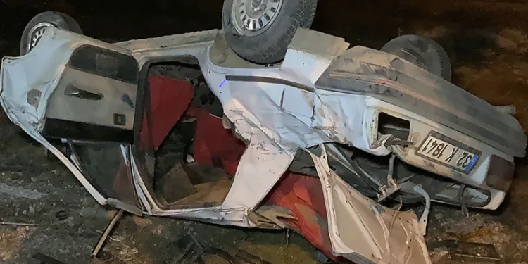 Alkollü sürücünün kullandığı otomobil şarampole devrildi