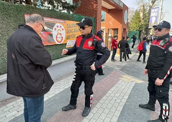 Bursa polisi okul önlerini ve çevresini mercek altına aldı