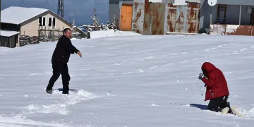 Yüksek kesimlerde kış, şehir merkezinde bahar yaşanıyor