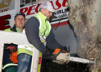Çark Caddesi’nde gece mesaisi