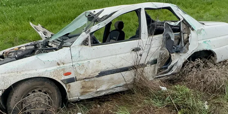 Hurdaya dönen araçtan sağ çıktı