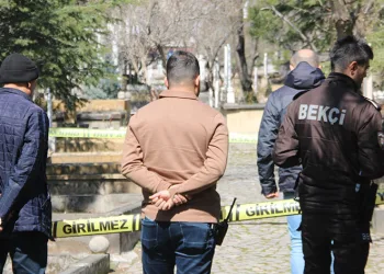 Mezarlıkta 4 aylık cenin bulundu