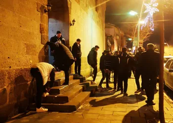 Erzurum’da camiler ilk teravihte doldu taştı