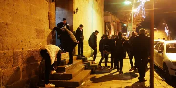Erzurum’da camiler ilk teravihte doldu taştı