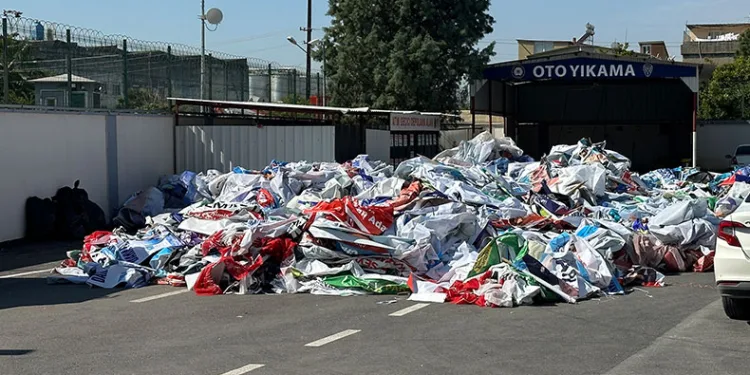 ‘Siyasi parti afişi’ kirliliğine Seçim Kurulu son verdi