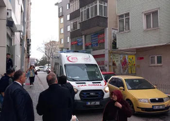 Temizlik yaptığı çatıdan düşerek hayatını kaybetti
