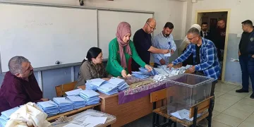 Kozan’da sandıklar açıldı, oy sayımı başladı