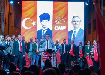 Binlerce Seferihisarlı Yetişkin’in mitinginde buluştu