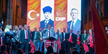 Binlerce Seferihisarlı Yetişkin’in mitinginde buluştu