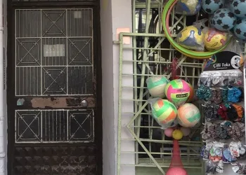 Adayın, adı var, kendi yok
