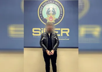Kendisi gibi öğrenci olan arkadaşını dolandırdı