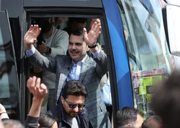 “İstanbul’un kaynaklarını kendi geleceği için harcıyor”