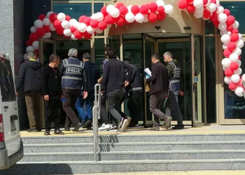Kocasını öldüren kadın adliyeye sevk edildi