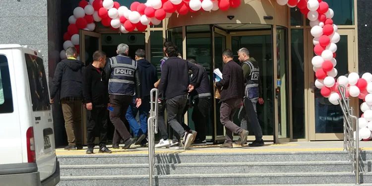 Kocasını öldüren kadın adliyeye sevk edildi