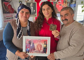 Milli güreşçi coşkulu karşılama