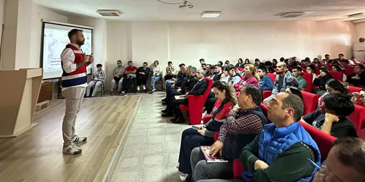 Jandarmadan öğrencilere siber farkındalık eğitimi