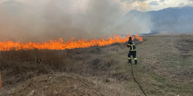 Örtü yangını büyümeden söndürüldü