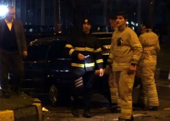 Kavşakta otomobil ile hafif ticari araç çarpıştı