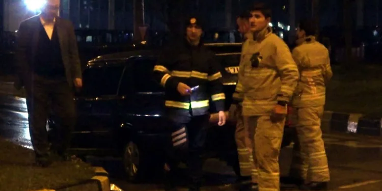 Kavşakta otomobil ile hafif ticari araç çarpıştı