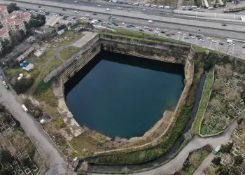 “Google Maps” inşaat sahasını göl olarak gösteriyor