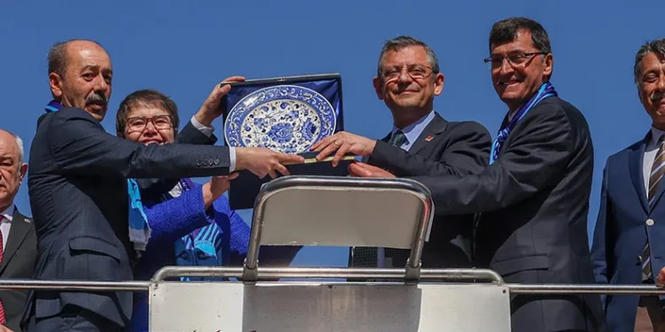 Özgür Özel, adaylarını karıştırdı