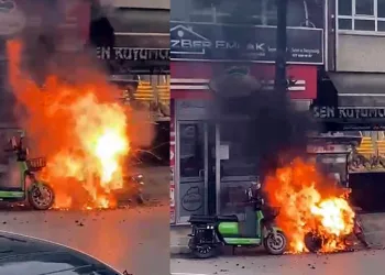 Park halindeki elektrikli bisiklet alev topuna döndü