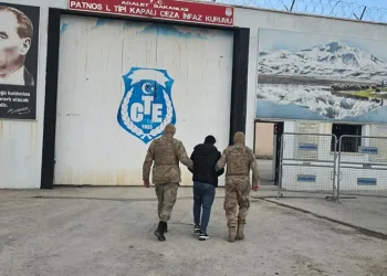Çeşitli suçlardan aranan 3 firari yakalandı