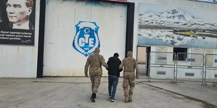 Çeşitli suçlardan aranan 3 firari yakalandı