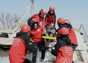 Hem belediyede çalışıyor hem hayat kurtarıyorlar