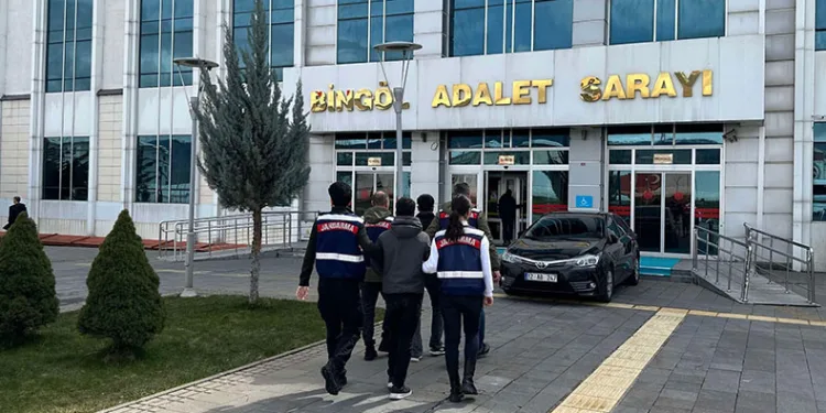 Terör örgütü propagandası yapan 4 kişi gözaltına alındı