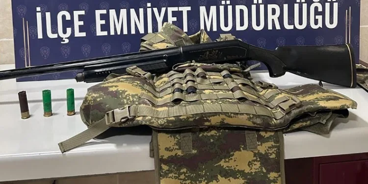 Kavga ettiği şahsa benzettiği kişiyi rehin aldı