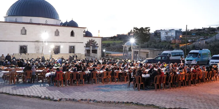 Kırsaldaki vatandaşlar iftarda bir araya geldi