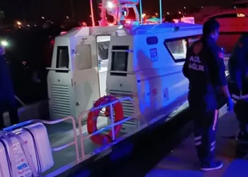 Teknede rahatsızlanan kişinin tahliyesi yapıldı