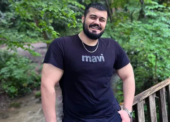Viyadükten uçan otomobilin sürücüsü hayatını kaybetti