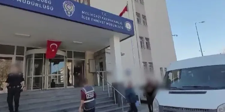 Aranması bulunan 20 şahıs yakalandı
