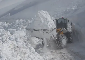 Muş’ta kar kalınlığı 4 metreye ulaştı