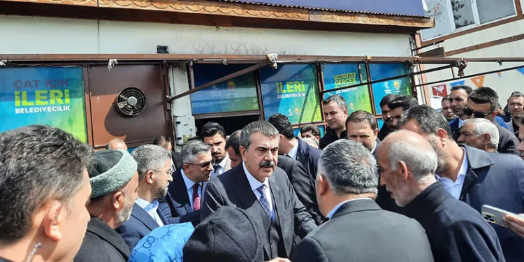 Bakan Tekin, Çat’ta Cumhur İttifakı için destek istedi