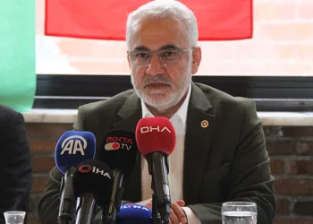 “Bahanenin arkasına sığınan bir İslam dünyasıyla yüz yüzeyiz”
