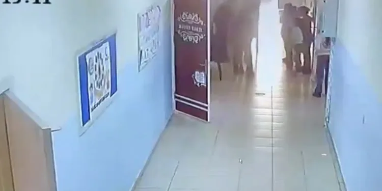 Okul müdürünün heimlich manevrası öğrencinin hayatını kurtardı