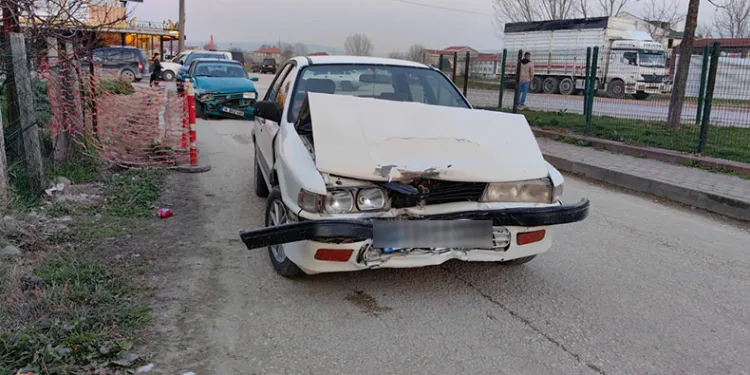 Bursa’da iki otomobil çarpıştı: 7 yaralı