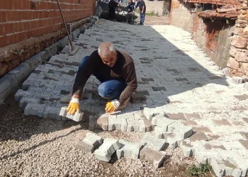 Burhaniye genelinde yol çalışmaları sürüyor