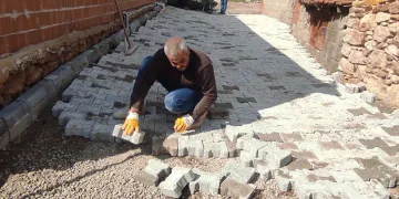 Burhaniye genelinde yol çalışmaları sürüyor