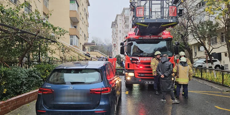Alzaymır hastası kadın yemek pişirmek isteyince yangın çıktı