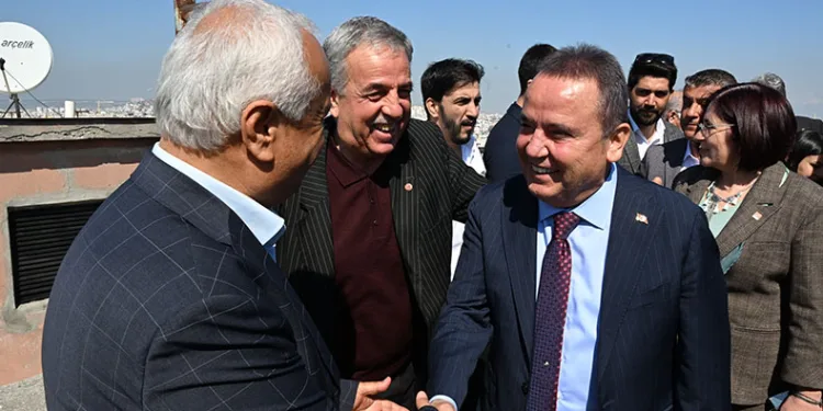 Başkan Muhittin Böcek hemşehrileriyle buluştu