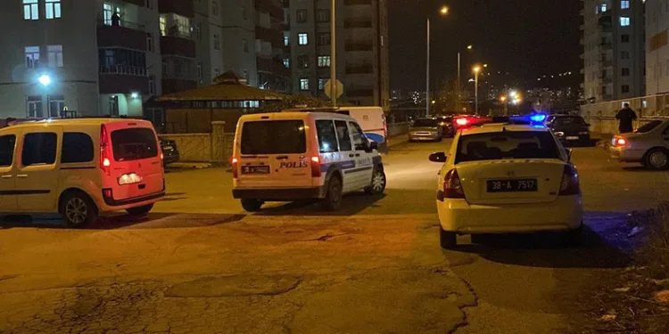 Kurusıkı tabanca ateş aldı, 2 çocuk yaralandı
