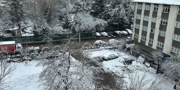 Ankara’nın Kızılcahamam ilçesinde kar yağışı etkili oluyor