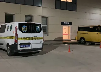 Otomobilin çarptığı elektrikli motosiklet sürücüsü hayatını kaybetti
